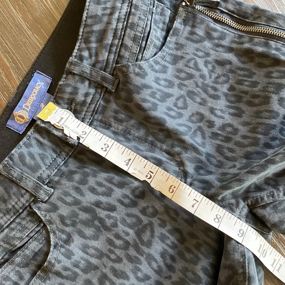 Democracy ladies animal print jeans in size 2. Black and gray. - Picture 8 of 9
